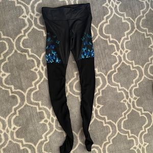 Beautiful butterfly graphic Alo yoga legging